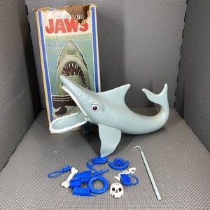 Vintage The Game Of Jaws Universal Pictures Ideal With Box Shark Complete 1975